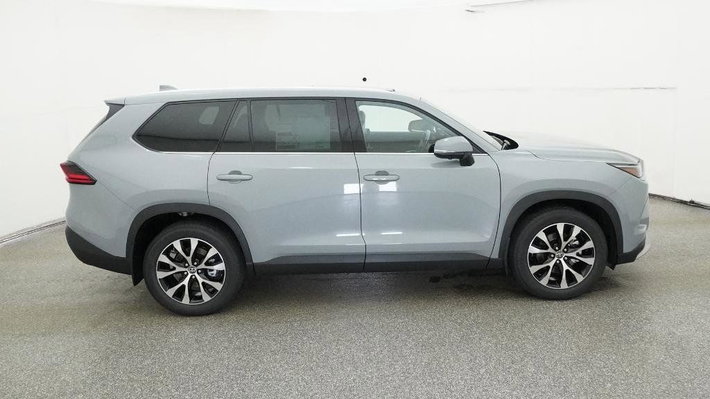 Thumbnail: 2026 Toyota Grand Highlander - 30