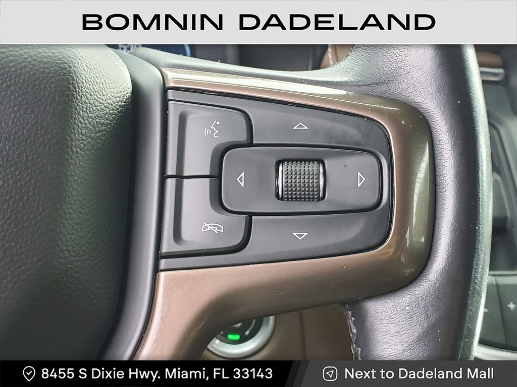 2022 Chevrolet Suburban High Country photo