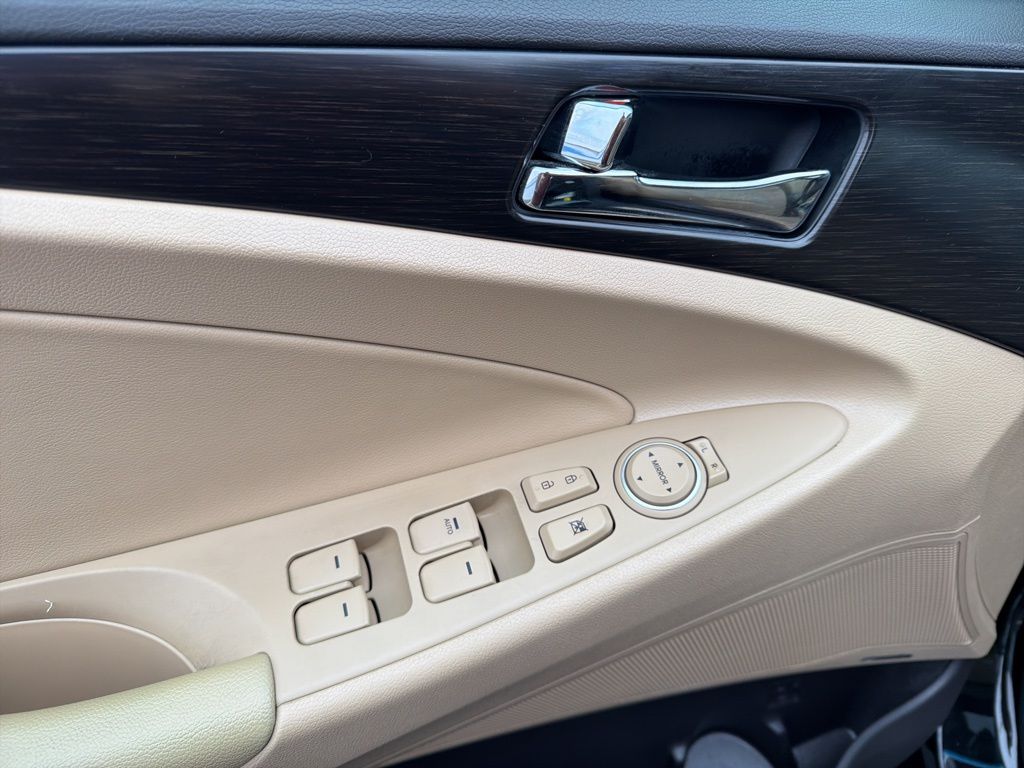 Thumbnail: 2013 Hyundai Sonata - 26