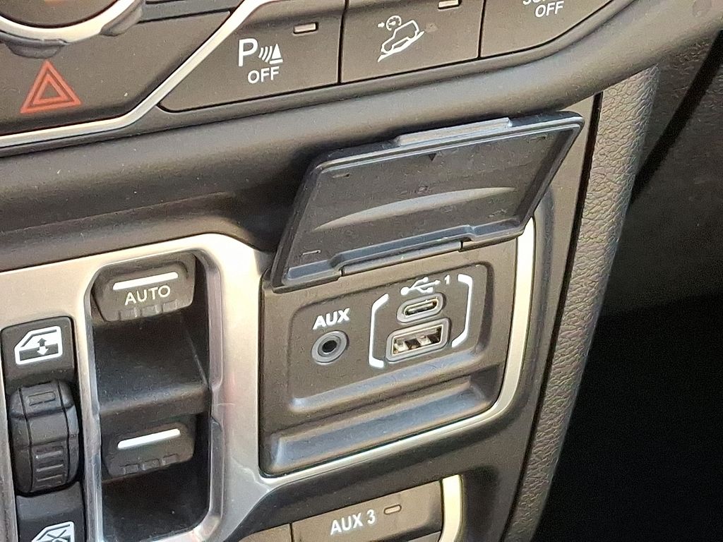 Thumbnail: 2018 Jeep Wrangler - 26