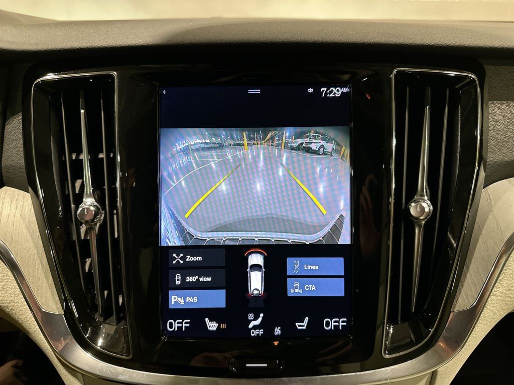 Thumbnail: 2022 Volvo S60 - 16