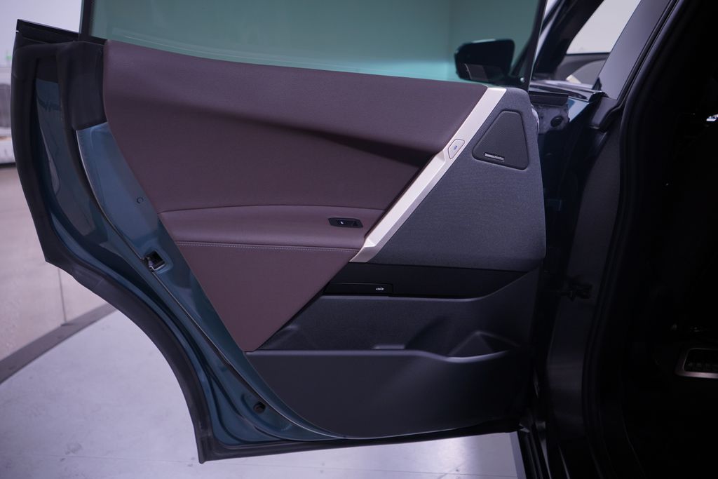 Thumbnail: 2023 BMW iX - 15