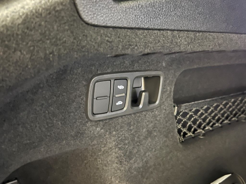 Thumbnail: 2026 Audi Q8 - 12