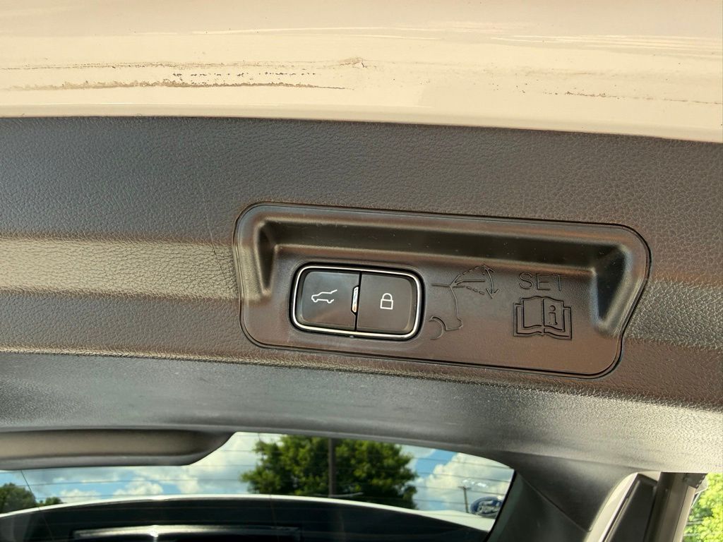 Used 2020 White Ford XLT image 27