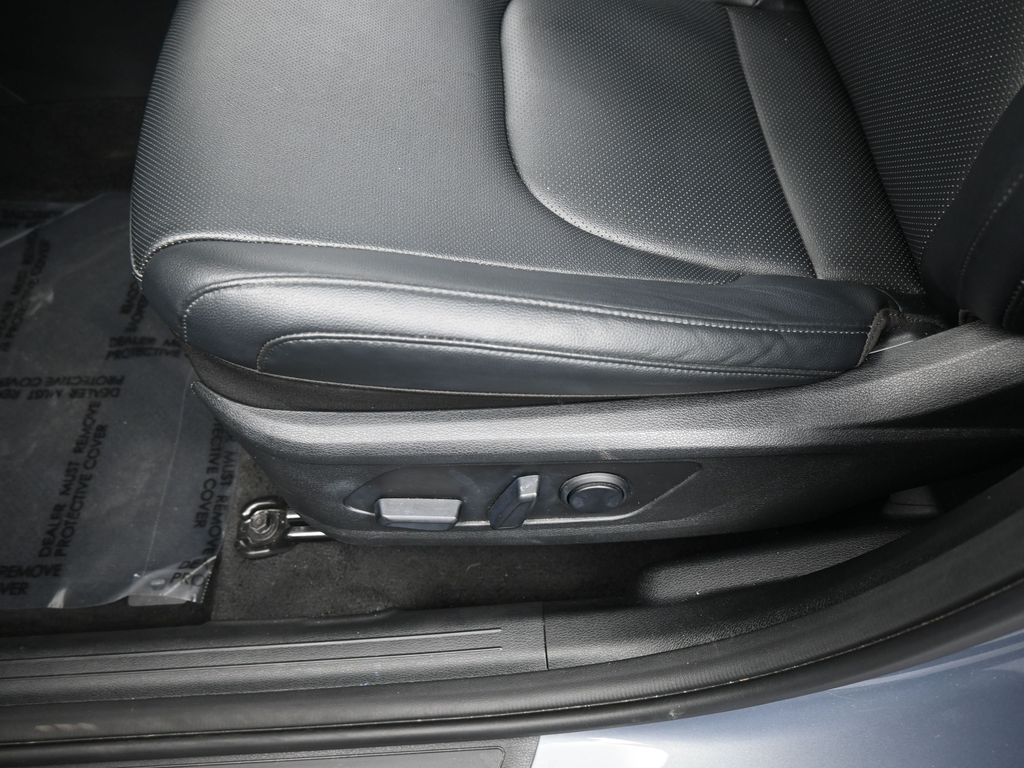 Used 2025 Everlasting Silver Kia EX image 15