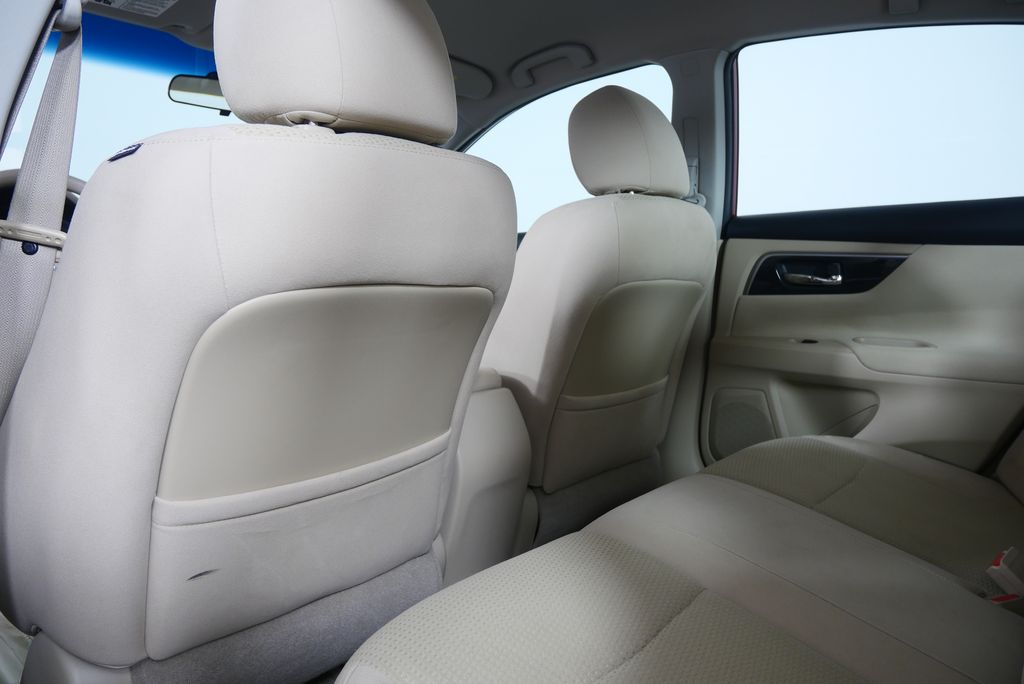 Thumbnail: 2014 Nissan Altima - 18