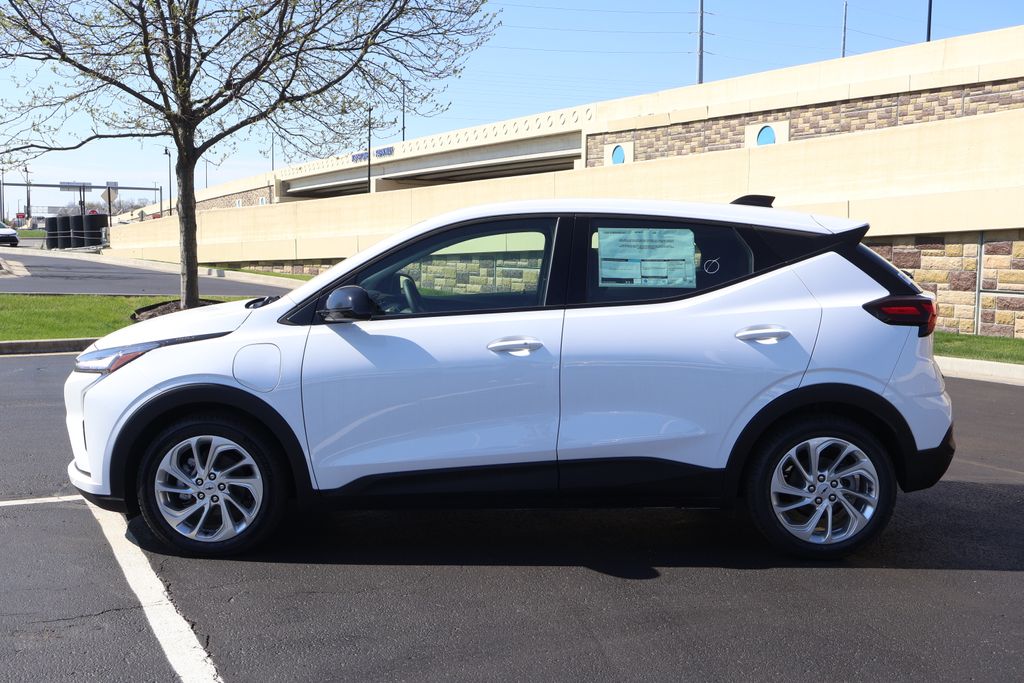 Thumbnail: 2027 Chevrolet Bolt EV - 4