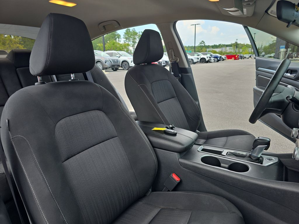 2022 Gun Metallic Nissan Altima 2.5 SV FWD Sedan