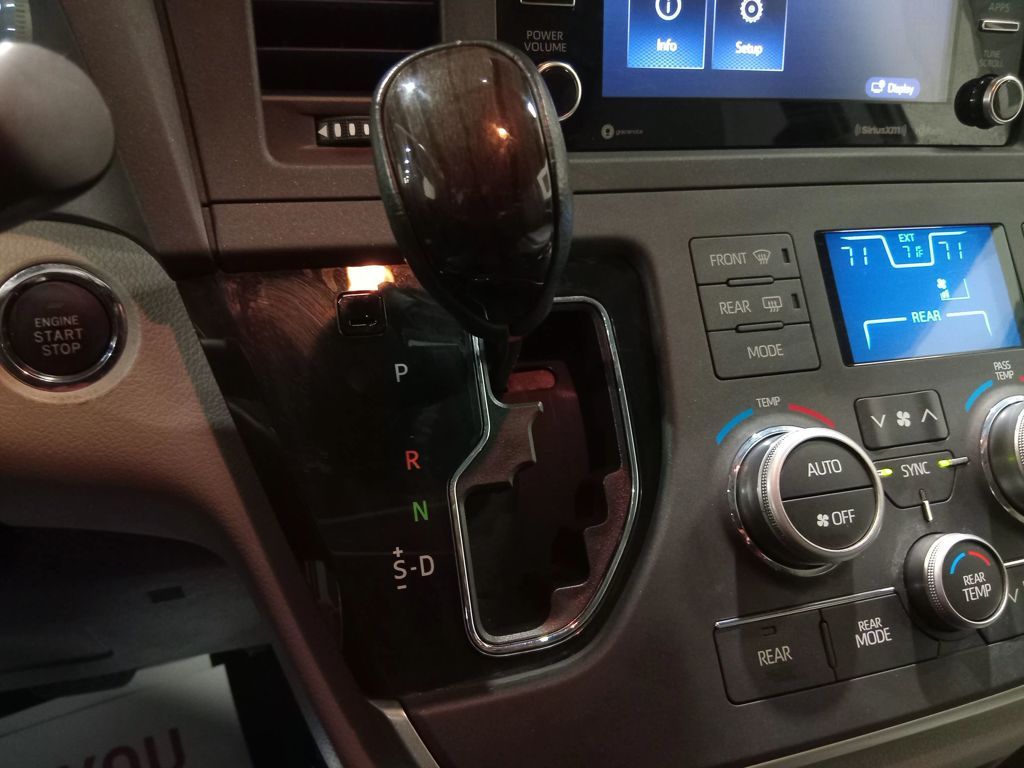 2020 Toyota Sienna XLE