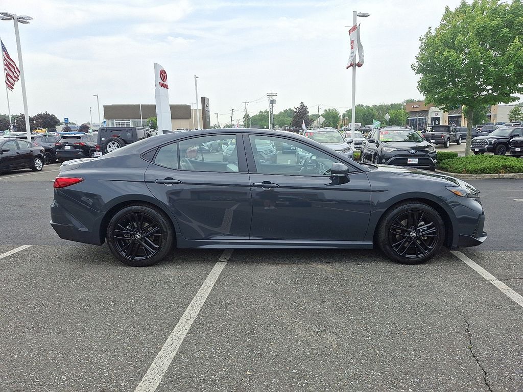 2025 Toyota Camry SE 7