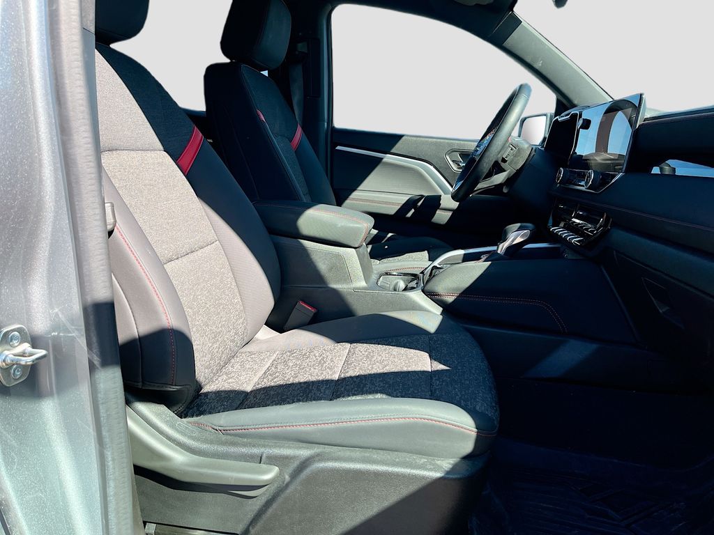 Used 2024 Gray Chevrolet Z71 image 25