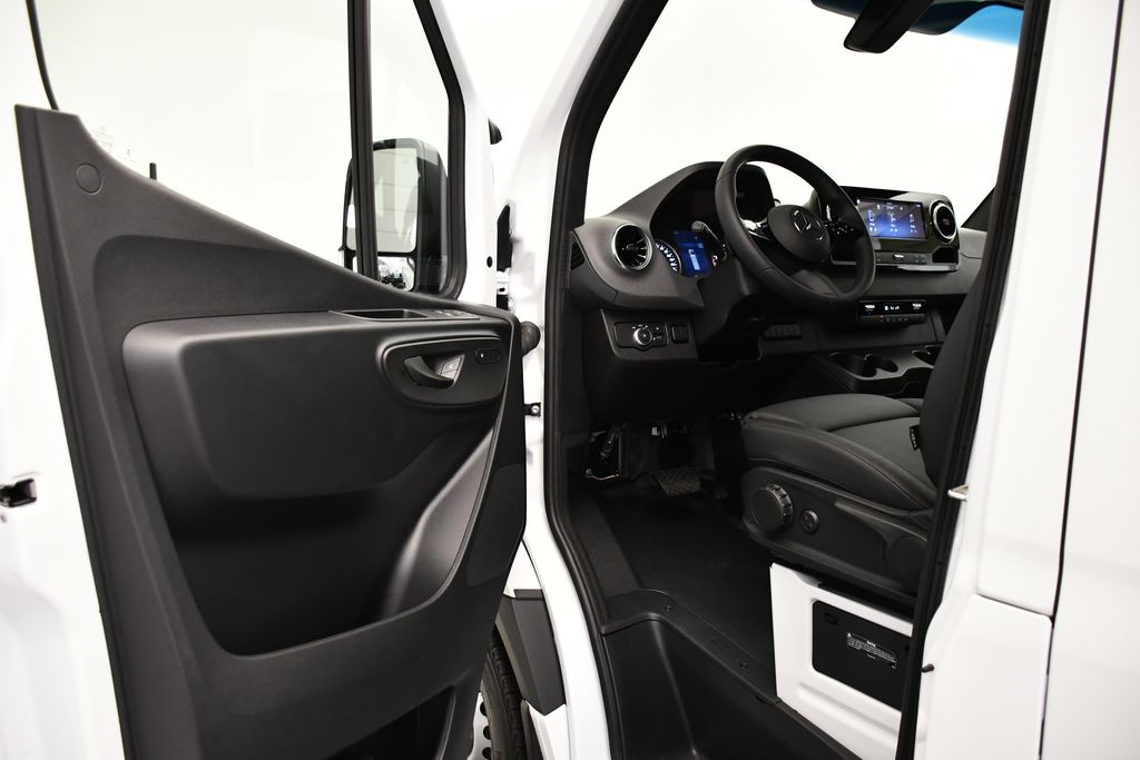 Thumbnail: 2025 Mercedes-Benz Sprinter - 23