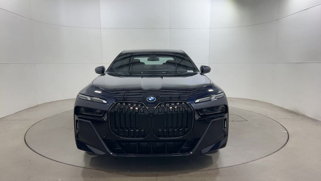 Thumbnail: 2026 BMW 7 Series - 3