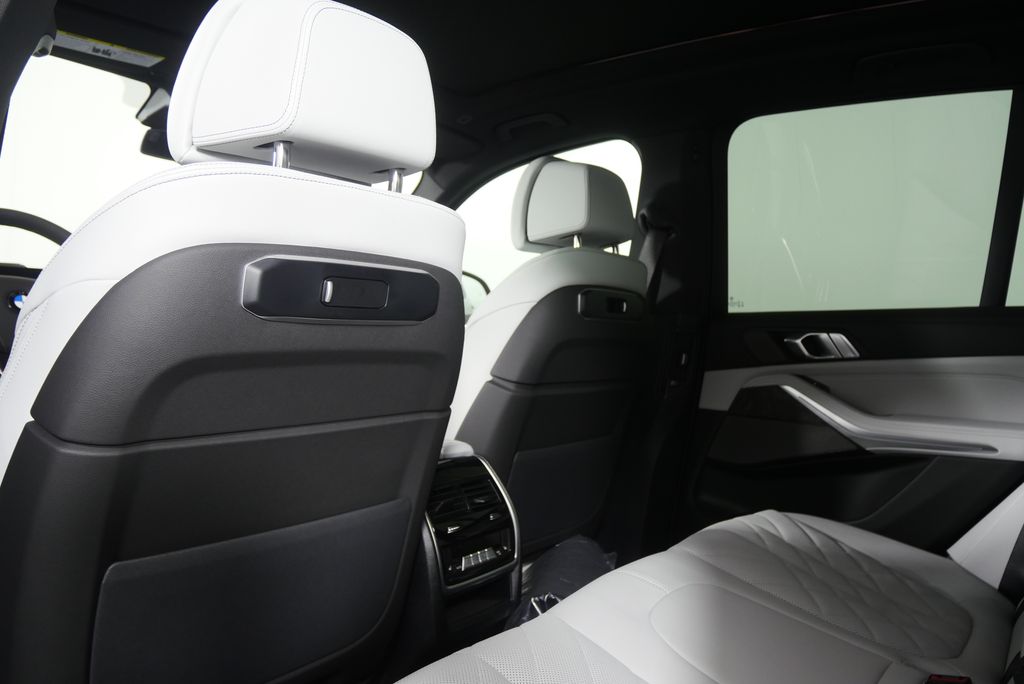 Thumbnail: 2026 BMW X5 - 15