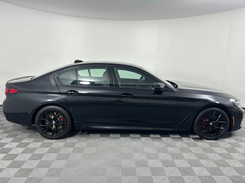 Thumbnail: 2023 BMW 5 Series - 4