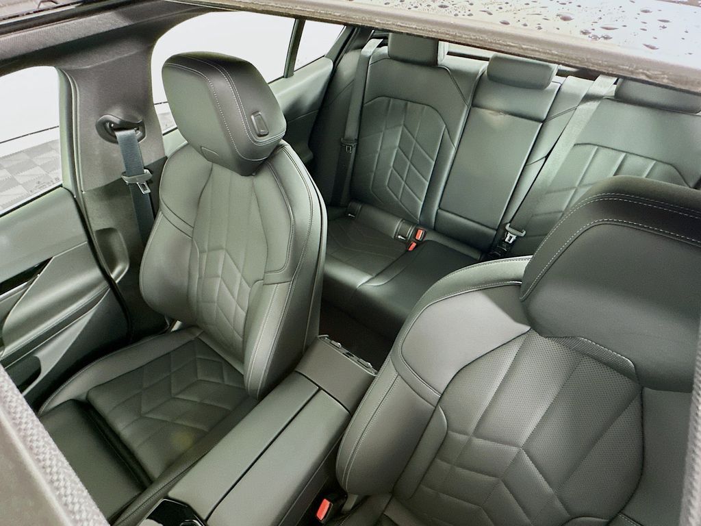 Thumbnail: 2025 BMW 5 Series - 22