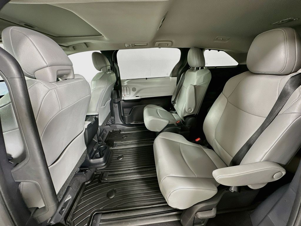 Thumbnail: 2026 Toyota Sienna - 24