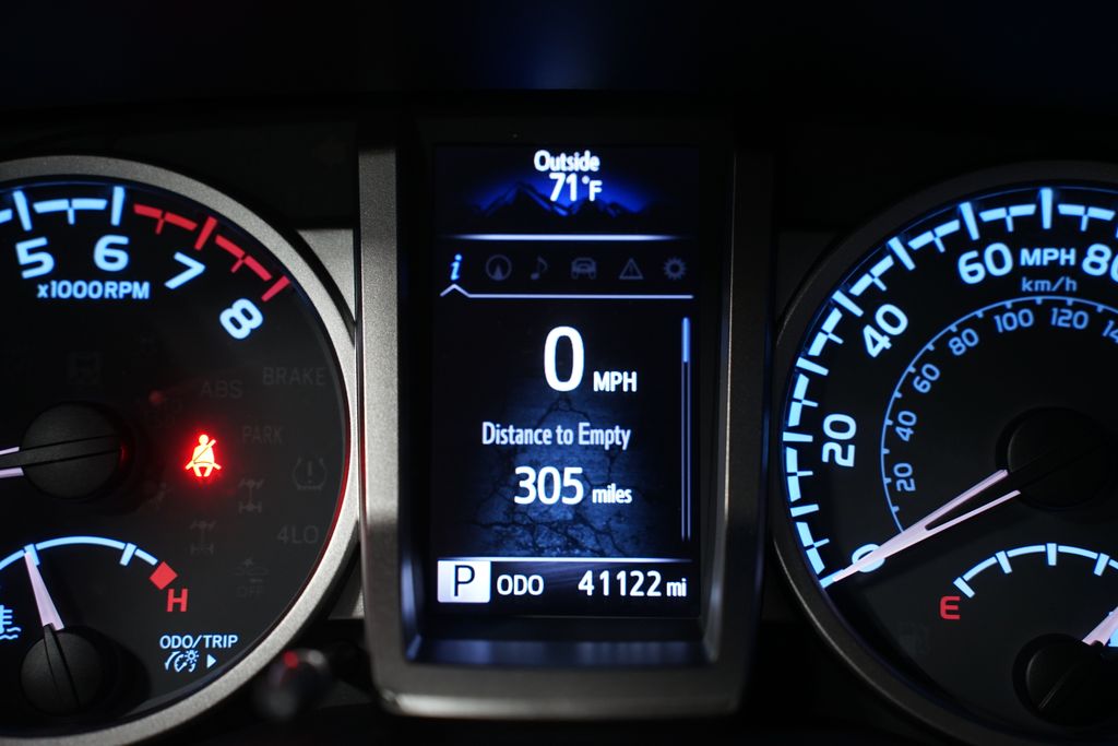 2022 Toyota Tacoma SR5 17
