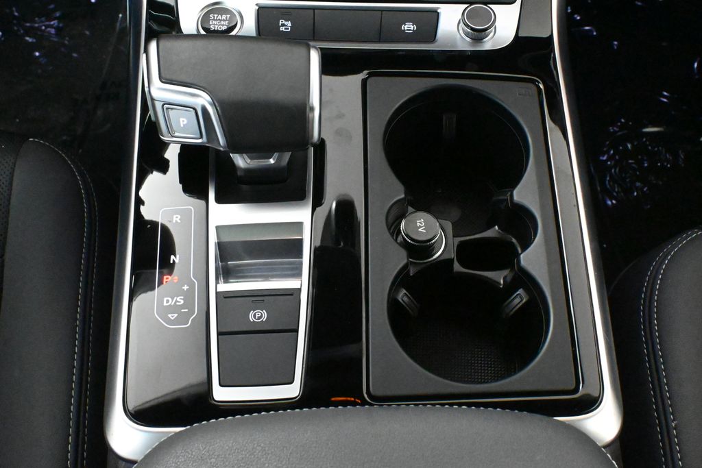 Thumbnail: 2021 Audi Q8 - 24