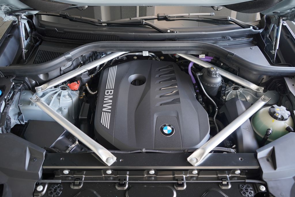 Thumbnail: 2026 BMW X5 - 21