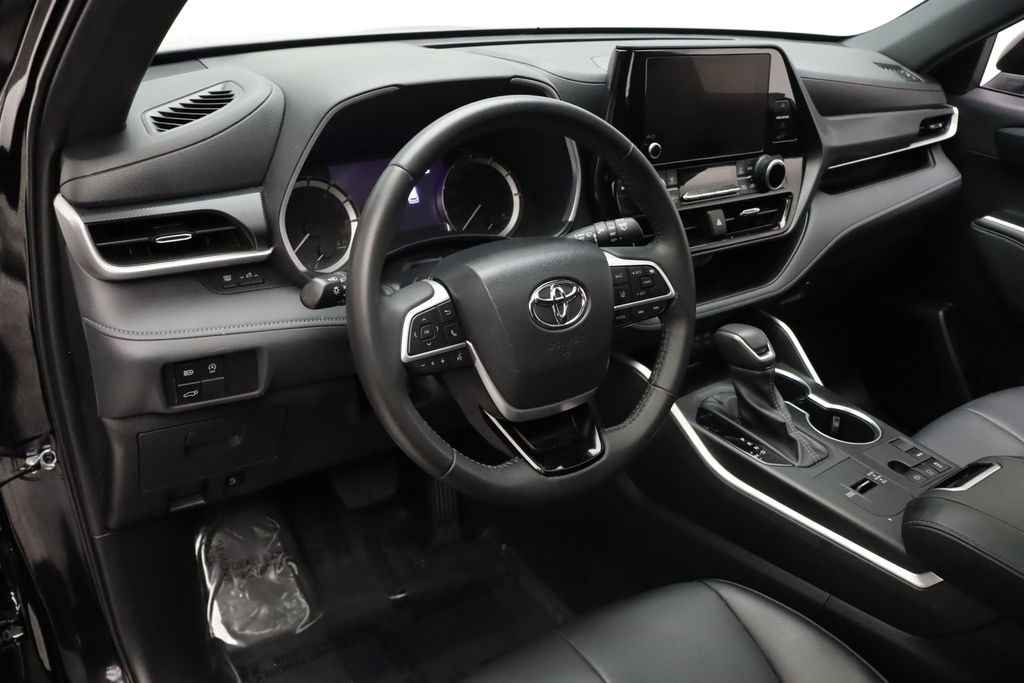 2024 Toyota Highlander XSE 15