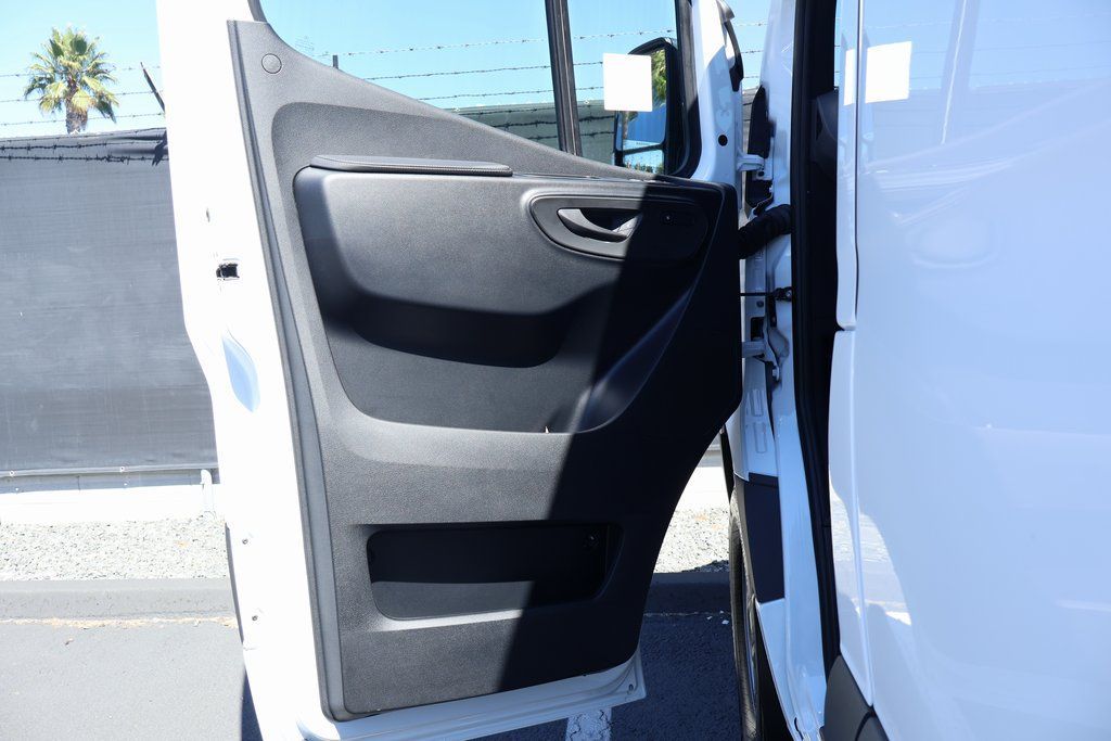 Thumbnail: 2026 Mercedes-Benz Sprinter - 6