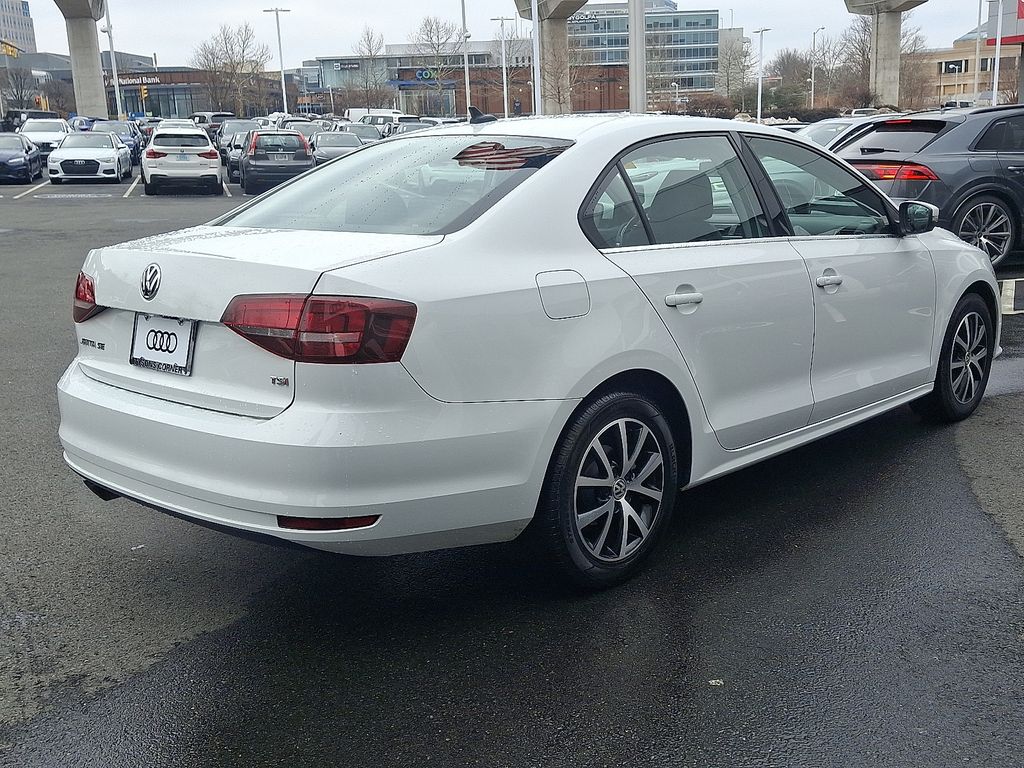 Thumbnail: 2017 Volkswagen Jetta - 4