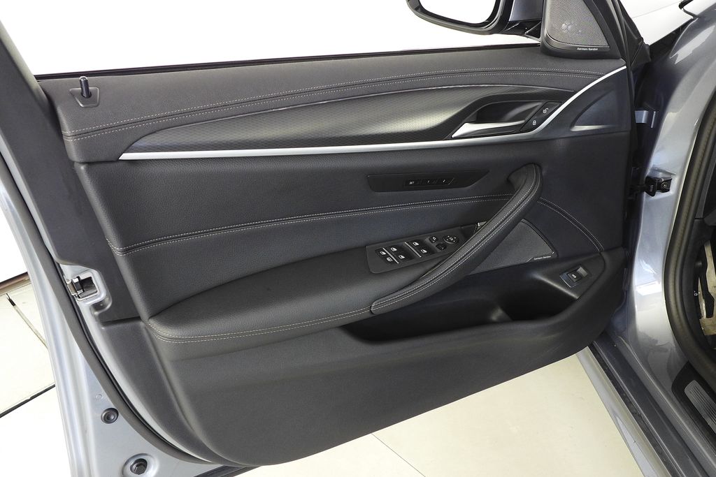 Thumbnail: 2023 BMW 5 Series - 11