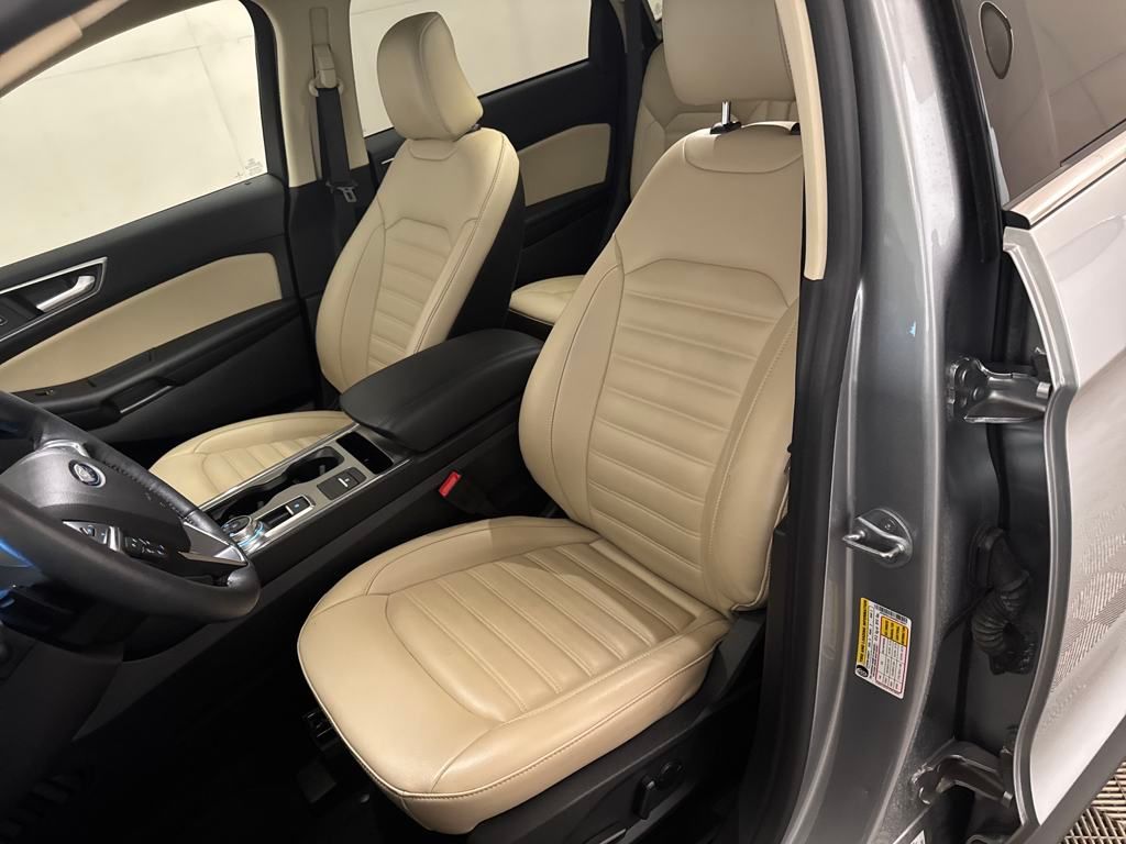 2022 Ford Edge SEL photo 12