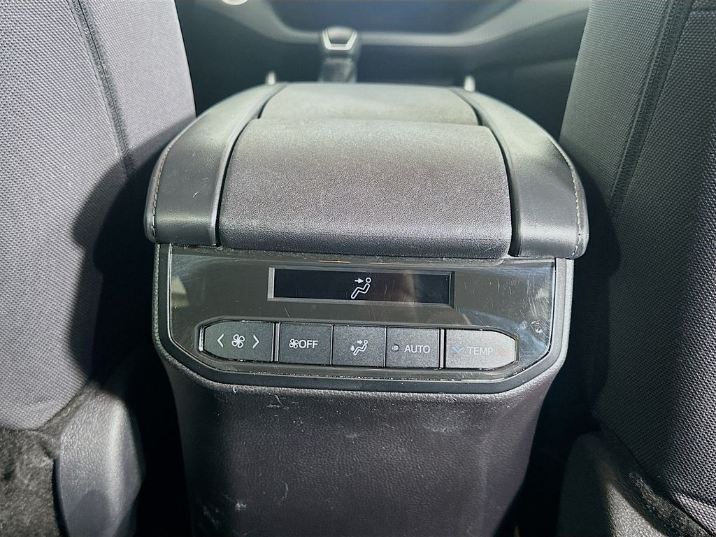 Thumbnail: 2024 Toyota Highlander - 24