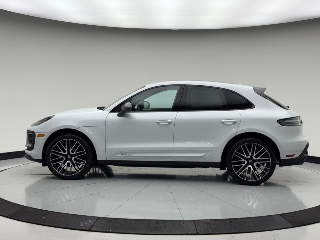 Thumbnail: 2026 Porsche Macan - 2