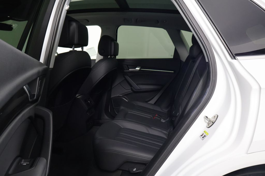 Thumbnail: 2020 Audi Q5 - 11
