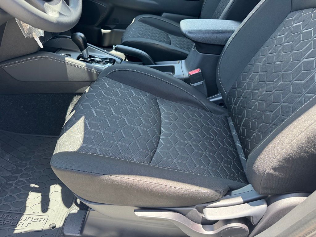 2025 Mitsubishi Outlander Sport ES photo 21