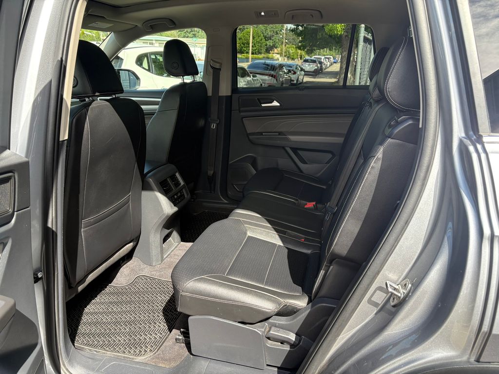 2022 Volkswagen Atlas 2.0T SE w/Technology