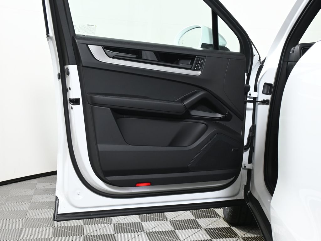 Thumbnail: 2025 Porsche Cayenne - 29