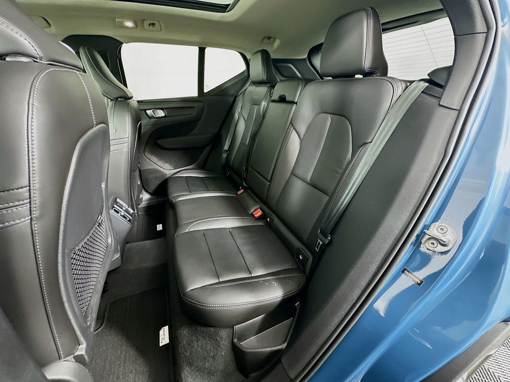 2023 Volvo XC40 B5 Plus 24