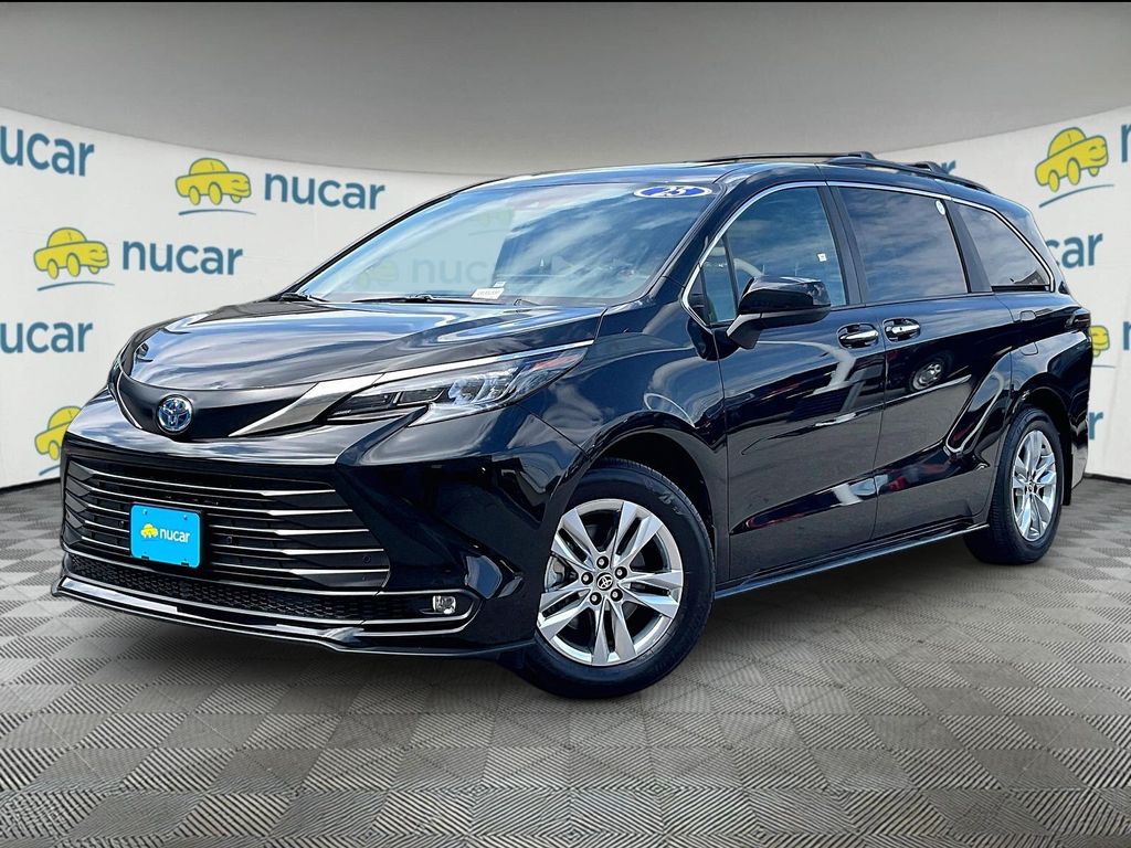 2025 Toyota Sienna — photo 3