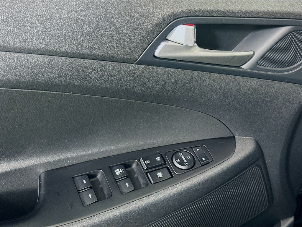 Thumbnail: 2020 Hyundai Tucson - 17