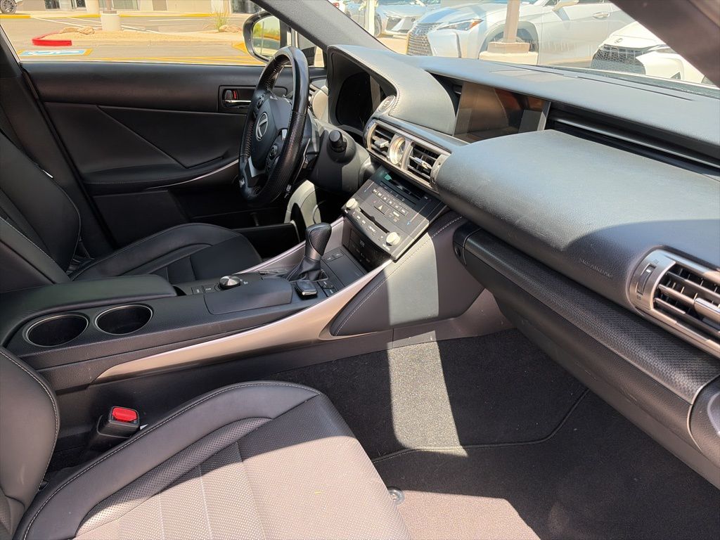 Thumbnail: 2016 Lexus IS - 8