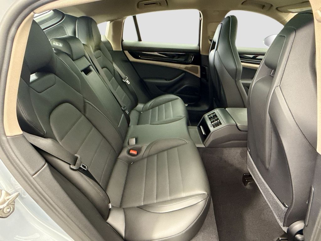 Thumbnail: 2026 Porsche Panamera - 23