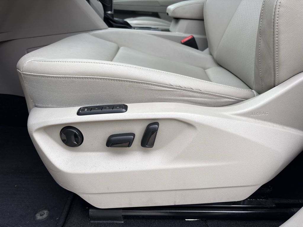 2019 Volkswagen Atlas SEL White at Durrett Motor Company