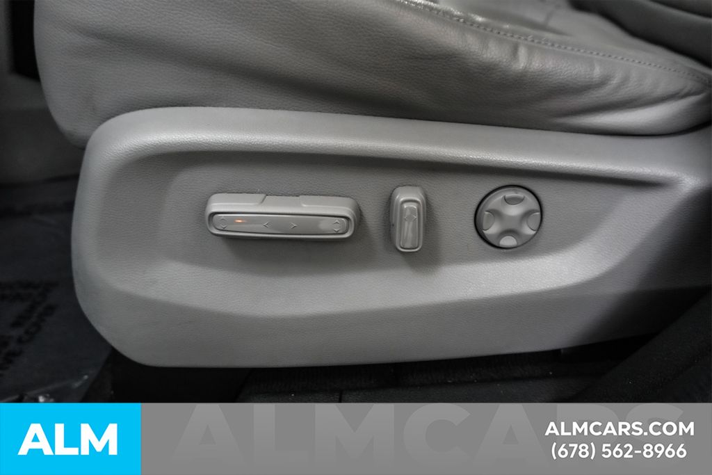 Used 2024 Blue Honda EX-L image 31