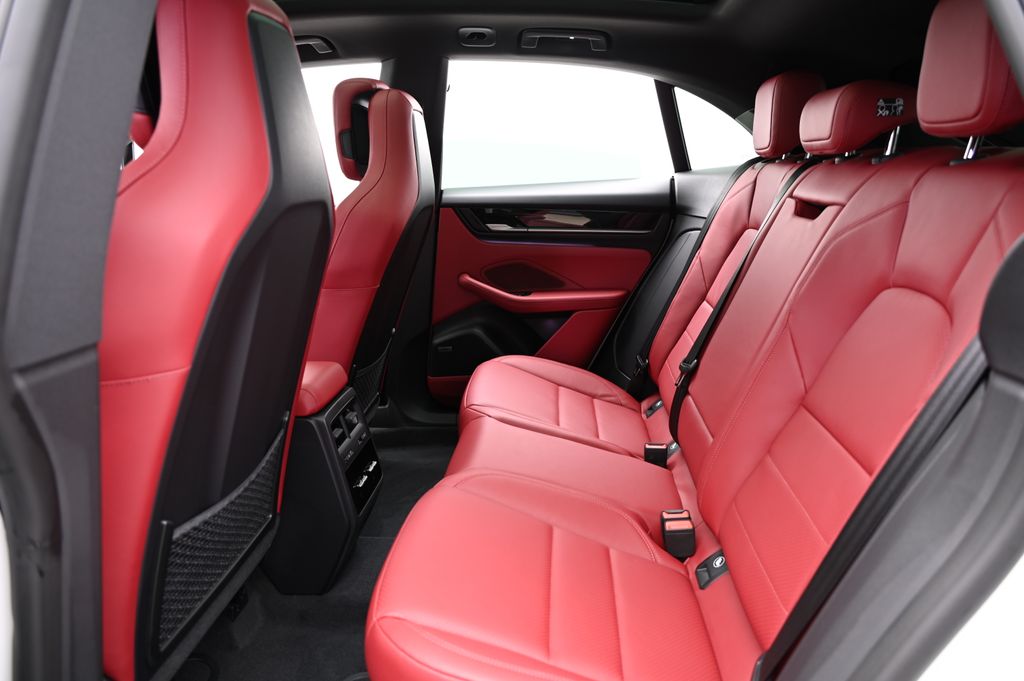 Thumbnail: 2025 Porsche Macan - 29