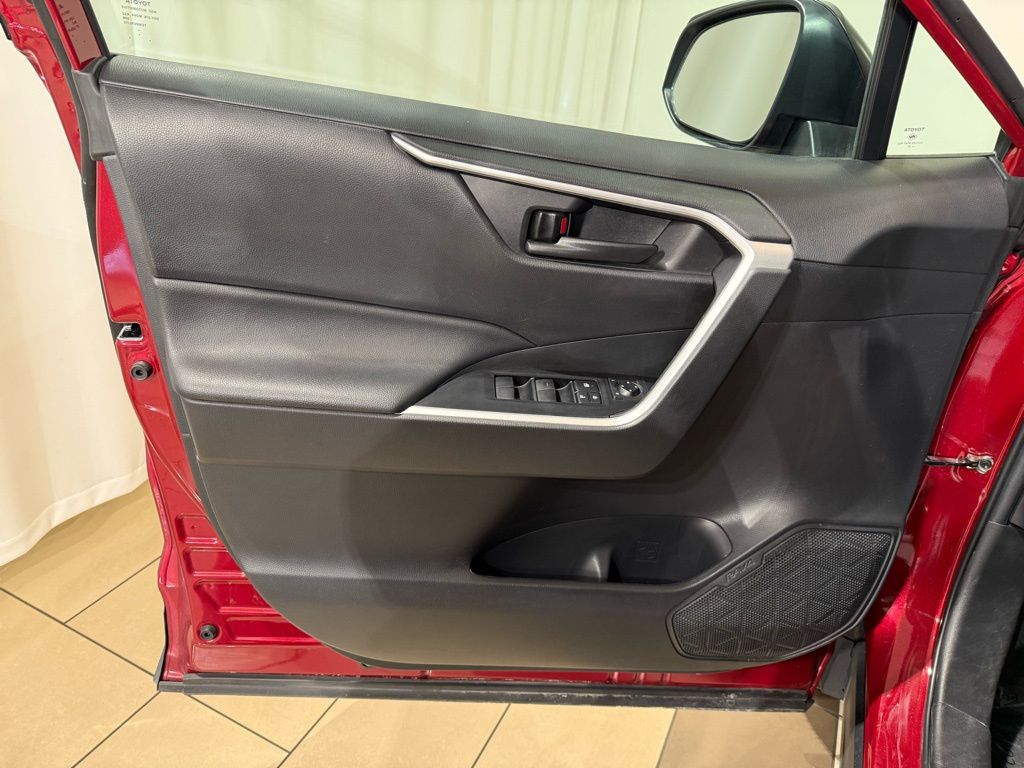 Thumbnail: 2022 Toyota RAV4 - 15