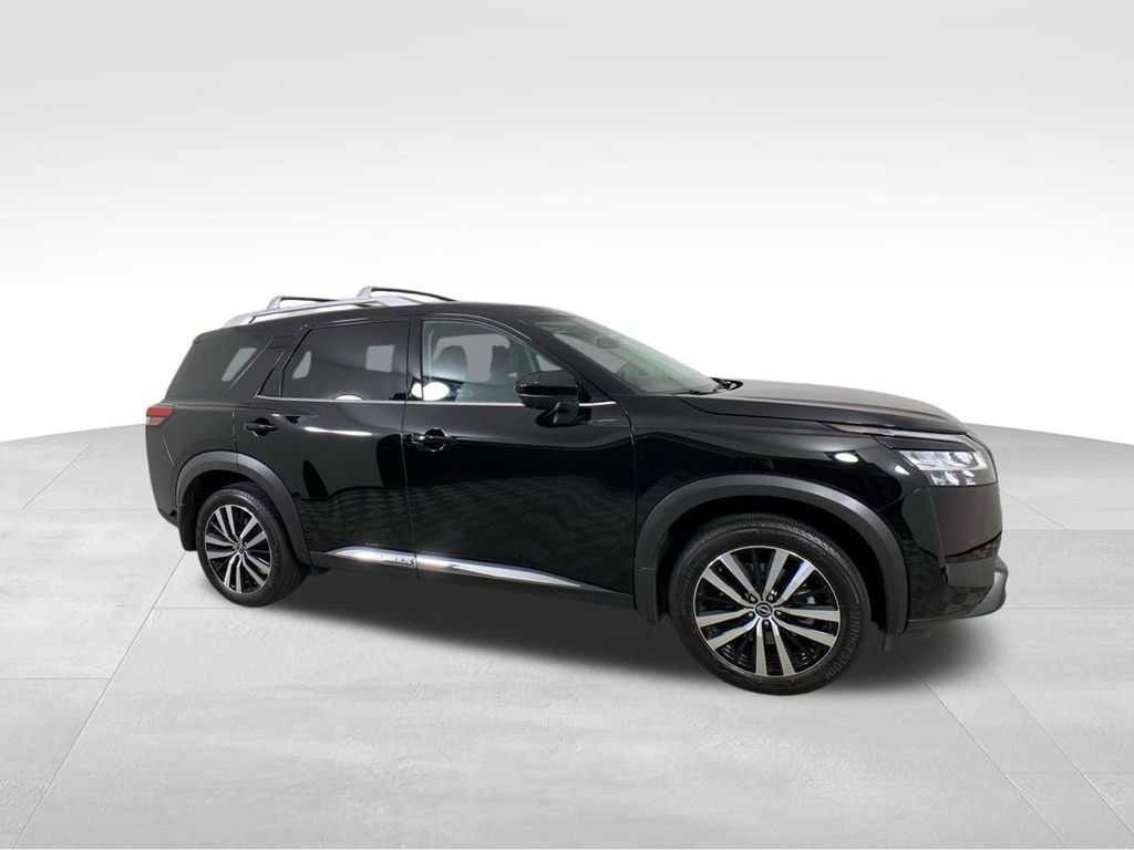 2024 Nissan Pathfinder Platinum 8