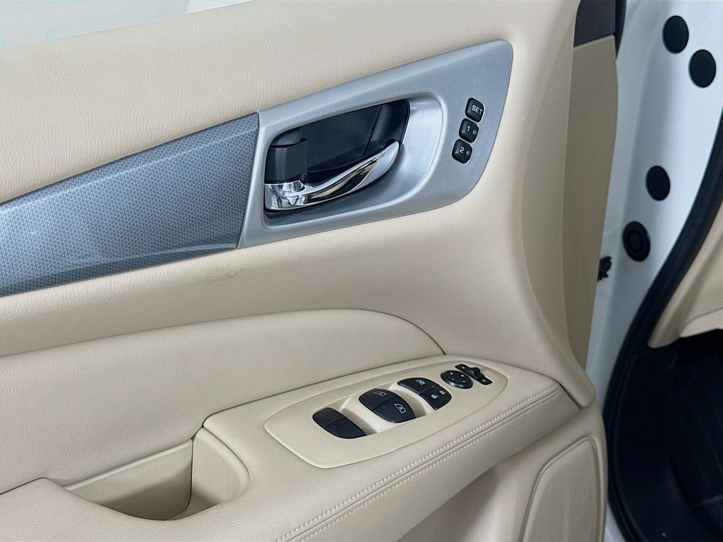 Thumbnail: 2017 Nissan Pathfinder - 17