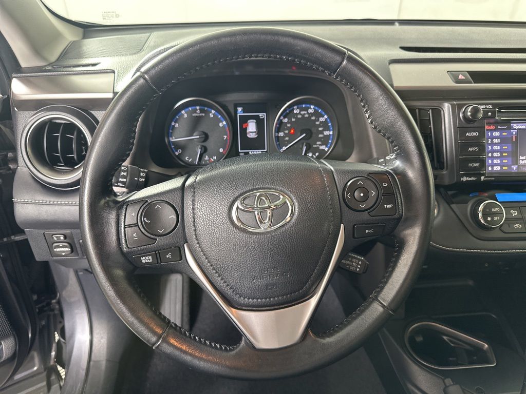 Used 2018 Gray Toyota XLE image 5