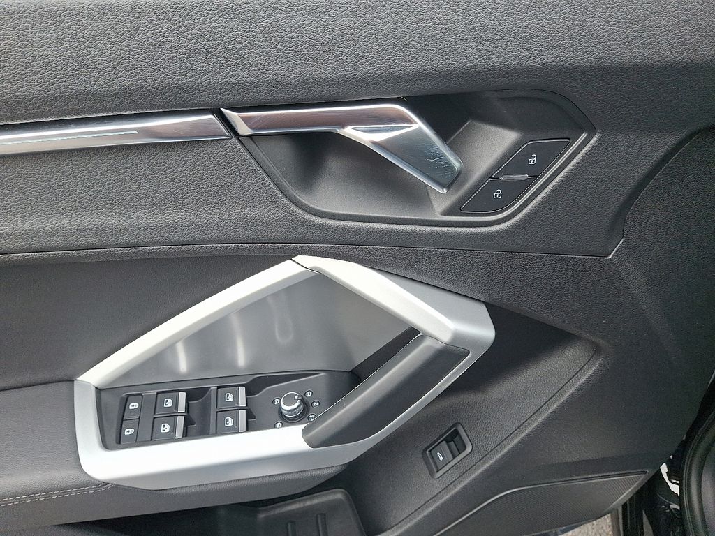 Thumbnail: 2020 Audi Q3 - 12