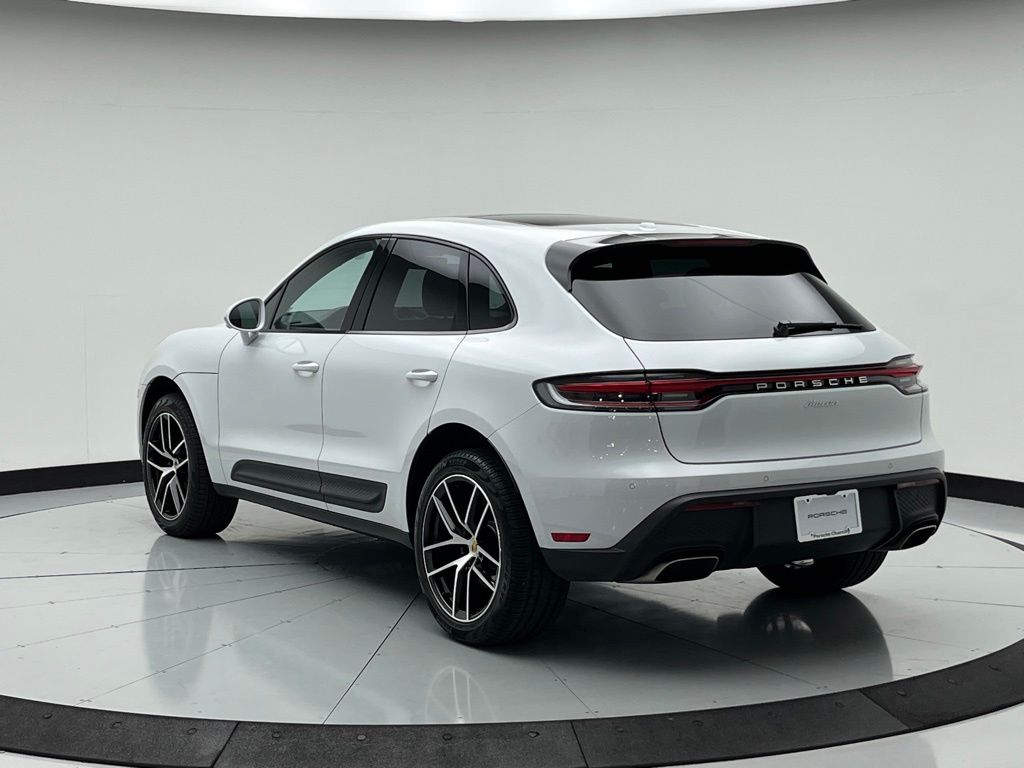 Thumbnail: 2025 Porsche Macan - 3