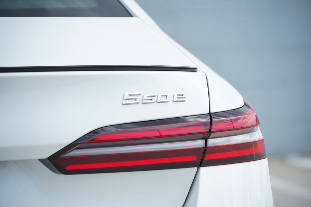 Thumbnail: 2027 BMW 5 Series - 9